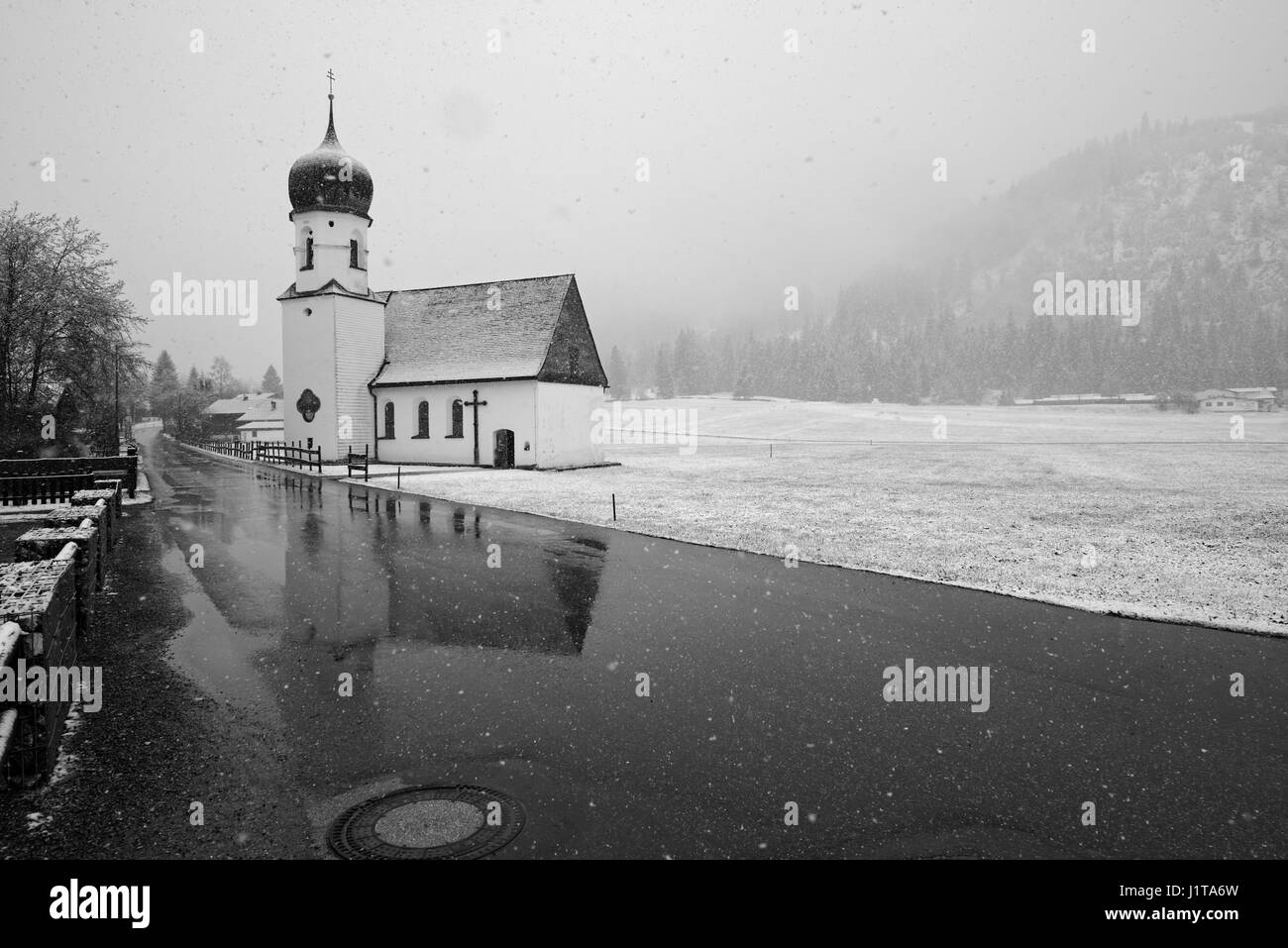 Tannheimer Tal, Kirche in Österreich.Naturschutzgebiet Vilsalpsee in Den Österreichischen Alpen.Bundesland Tirol, Bezirk Reutte Stockfoto