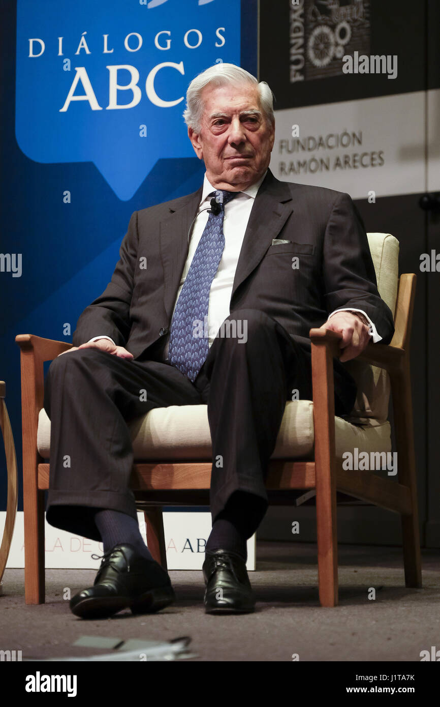 Schriftsteller Mario Vargas Llosa auf einer Konferenz für die Tageszeitung ABC Madrid mit: Mario Vargas Llosa wo: Madrid, Spanien: 22. März 2017 Stockfoto