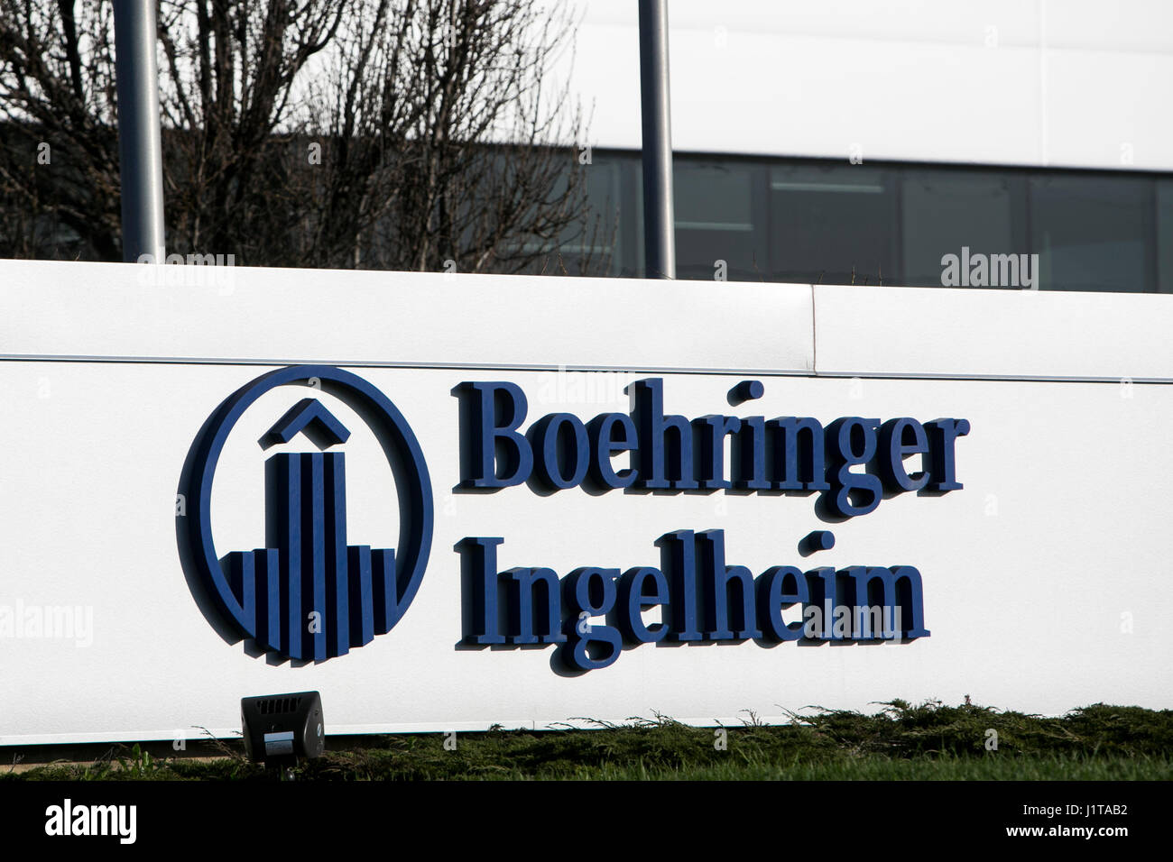 Ein Logo Zeichen außerhalb einer Einrichtung von Boehringer Ingelheim in Oakville, ON, Kanada am 14. April 2017 besetzt. Stockfoto