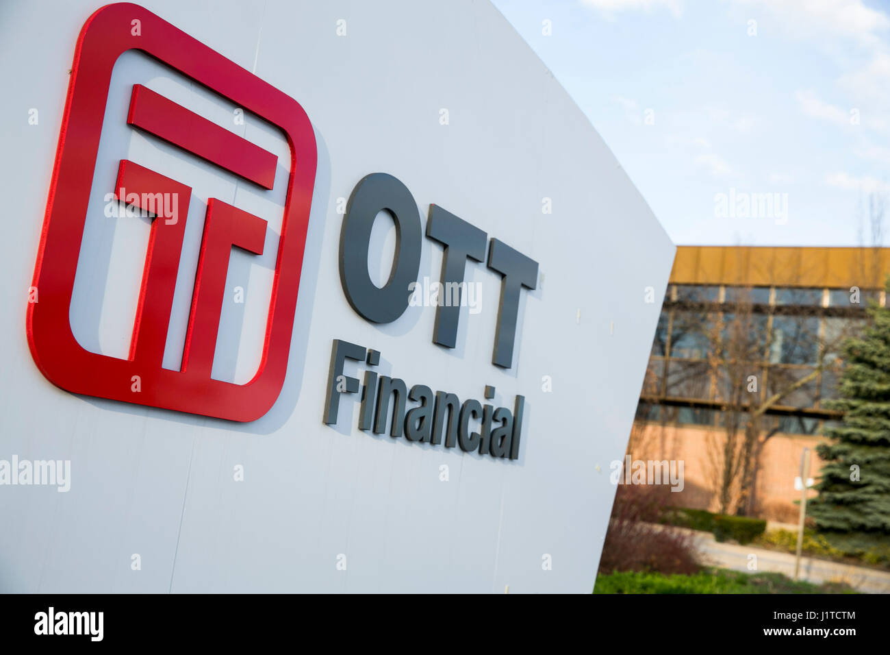 Ein Logo Zeichen außerhalb einer Einrichtung von finanziellen OTT in North York, Ontario, Kanada, am 16. April 2017 besetzt. Stockfoto