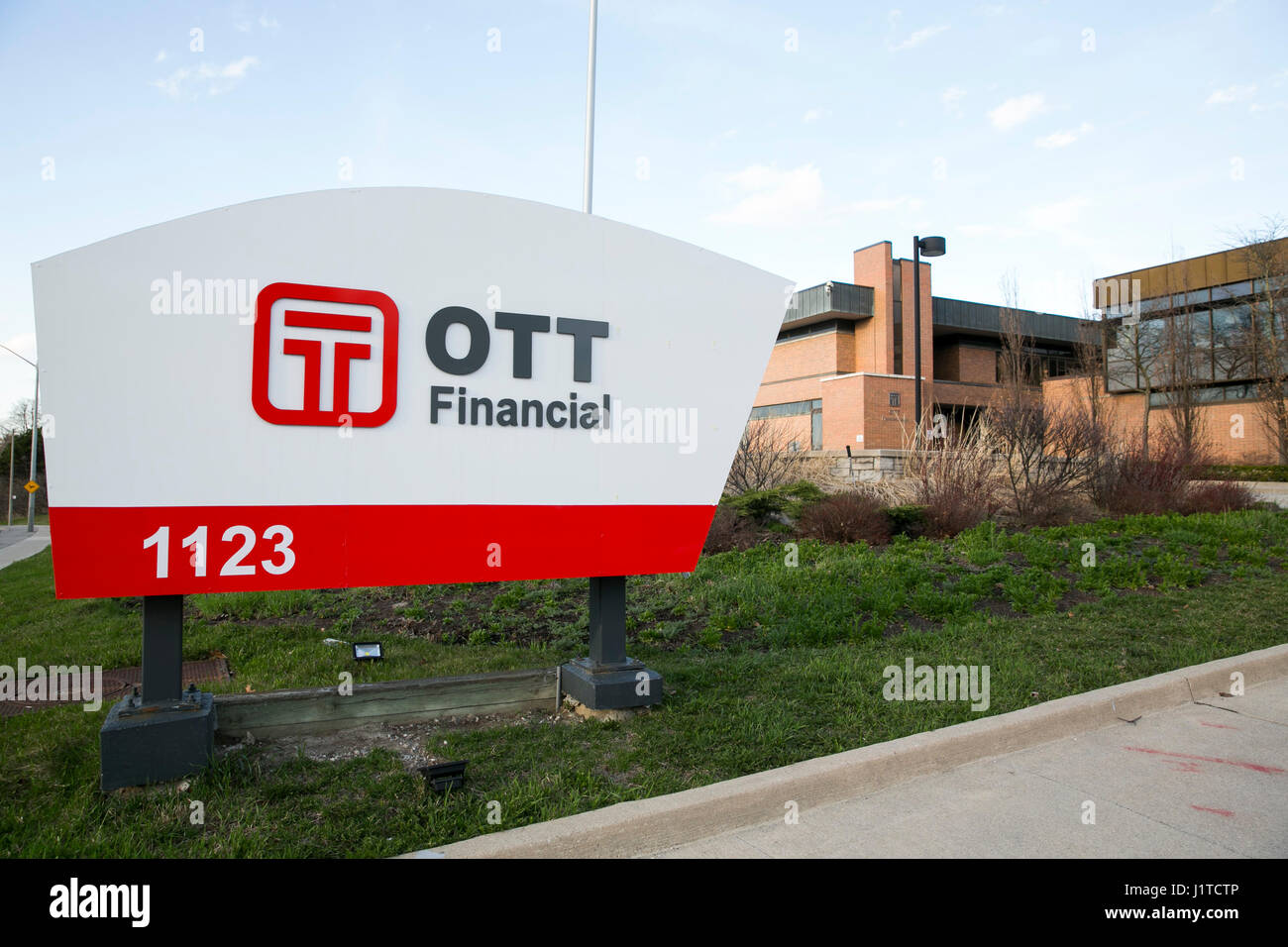 Ein Logo Zeichen außerhalb einer Einrichtung von finanziellen OTT in North York, Ontario, Kanada, am 16. April 2017 besetzt. Stockfoto