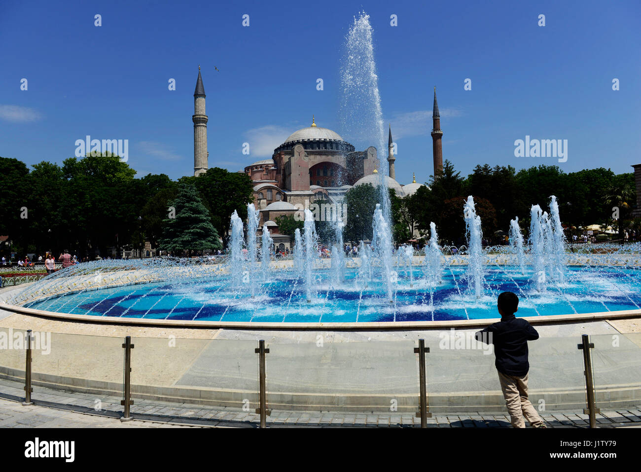 Aya Sofya gesehen vom Sultanahmet Park in Istanbul. Stockfoto