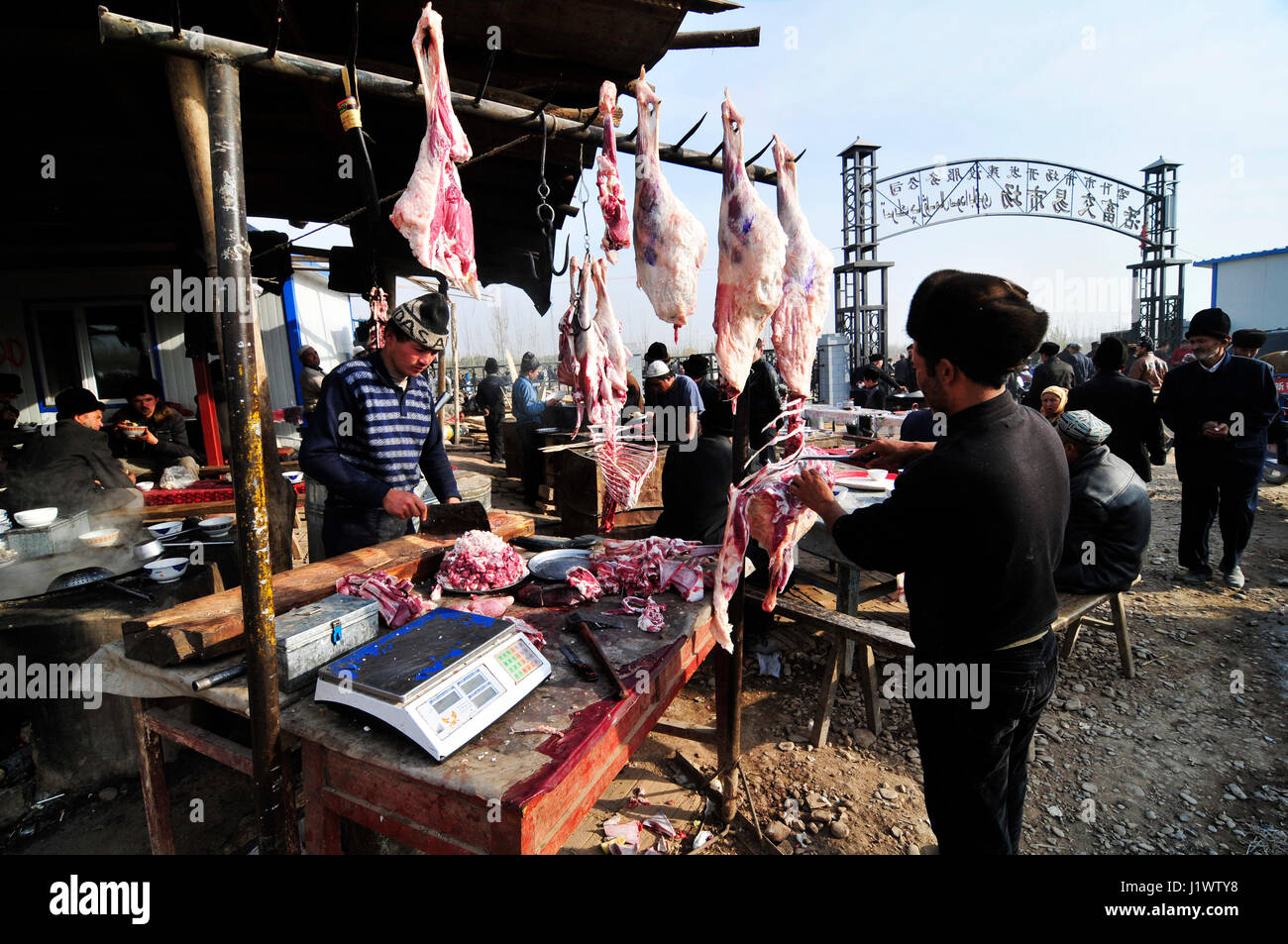 Ein Lamm Fleisch von Kashgar Sonntag Marktstand. Stockfoto