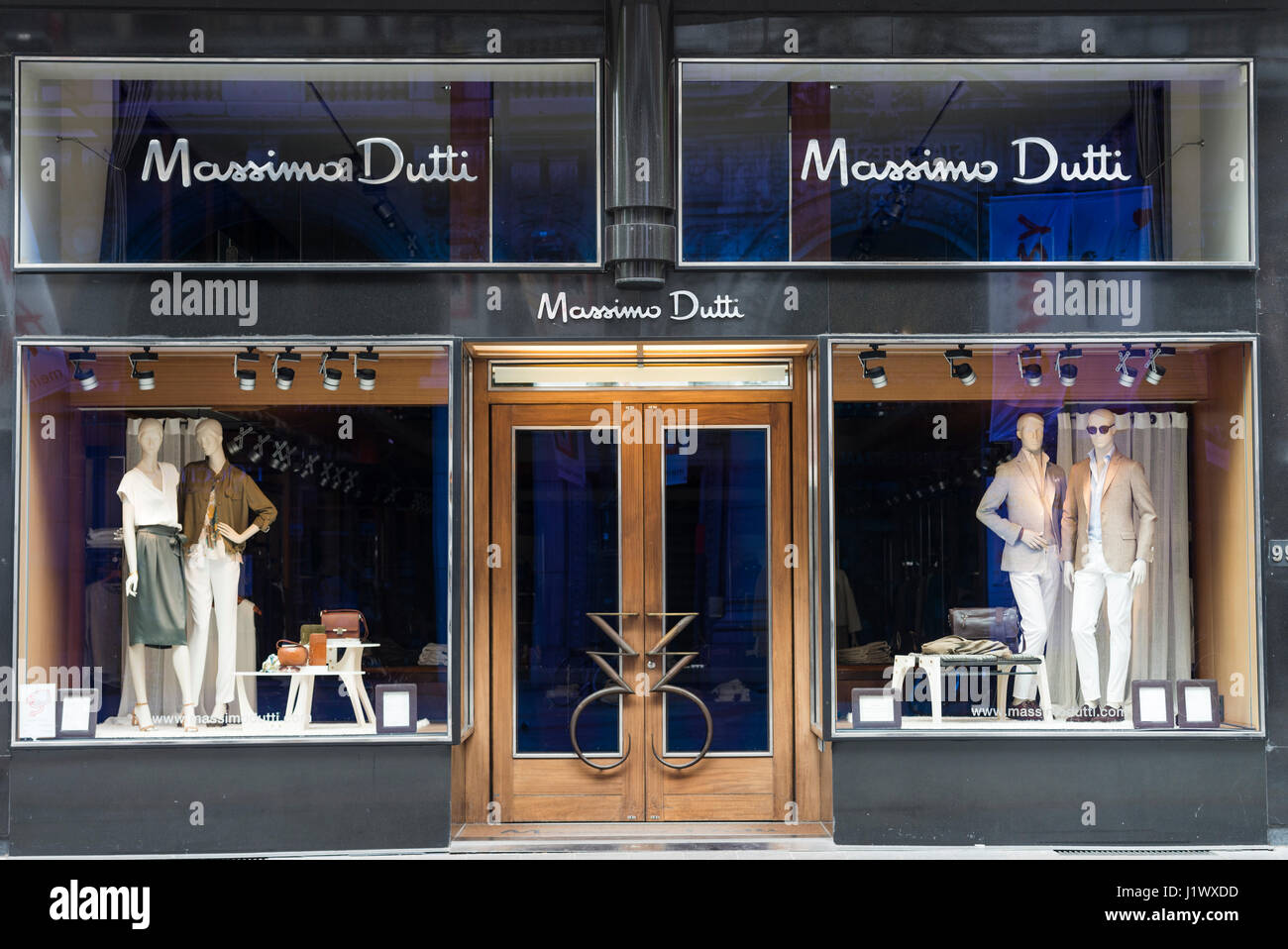 Massimo Dutti Store in Antwerpen Stockfotografie - Alamy