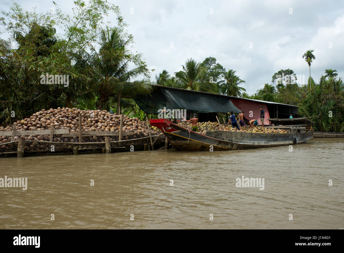 Kokos Boot Saigon Fluss vietnam Stockfoto