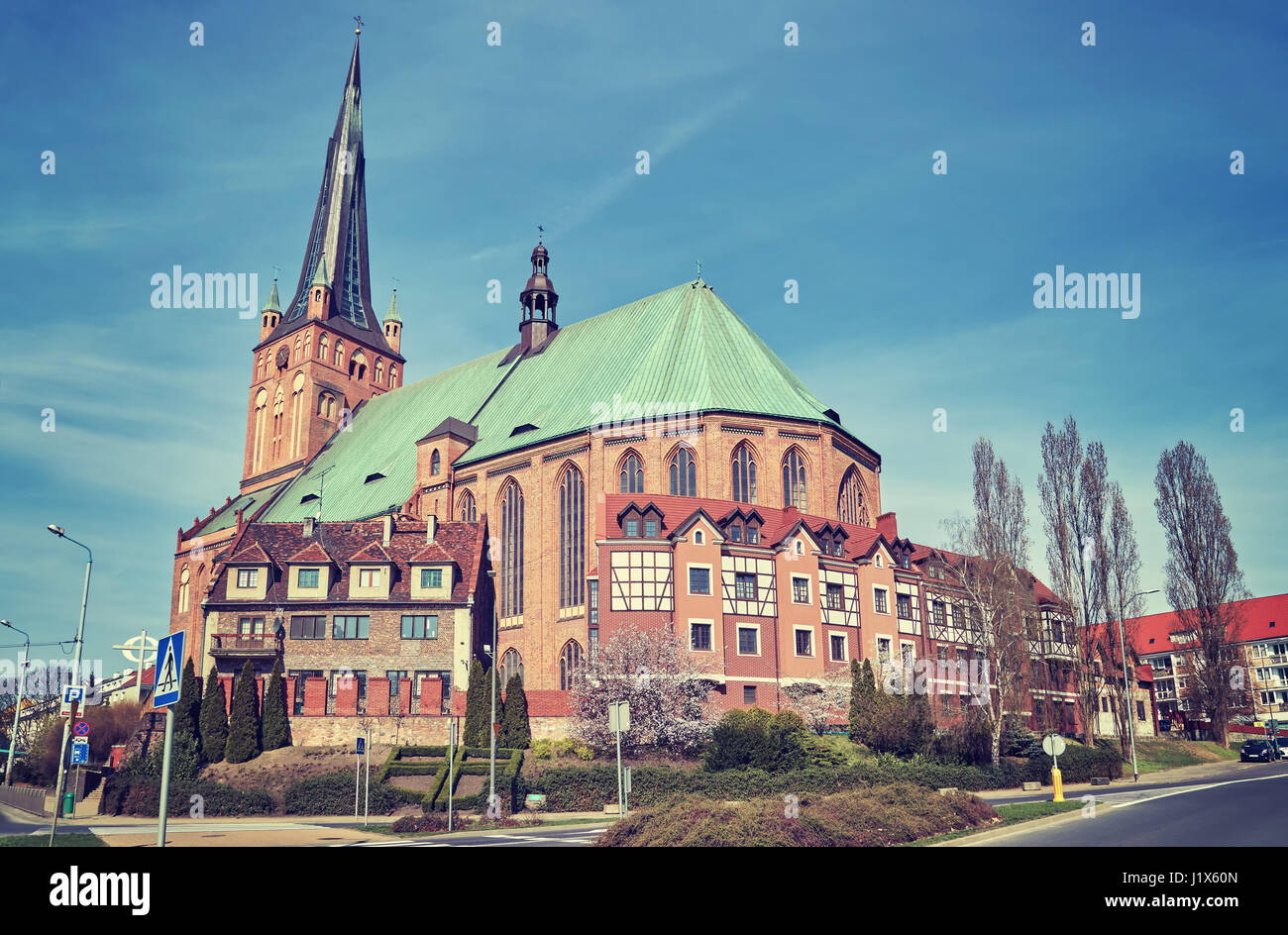 Vintage getönten Foto der Kathedrale Basilica of St. James den Apostel in Stettin, Polen. Stockfoto