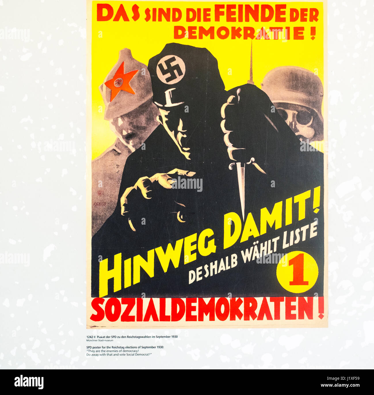 Dachau, Bayern, Deutschland. - 28. März 2016. Politisches Plakat Plakate der deutschen Nazi-Partei, ausgesetzt im KZ Dachau Stockfoto