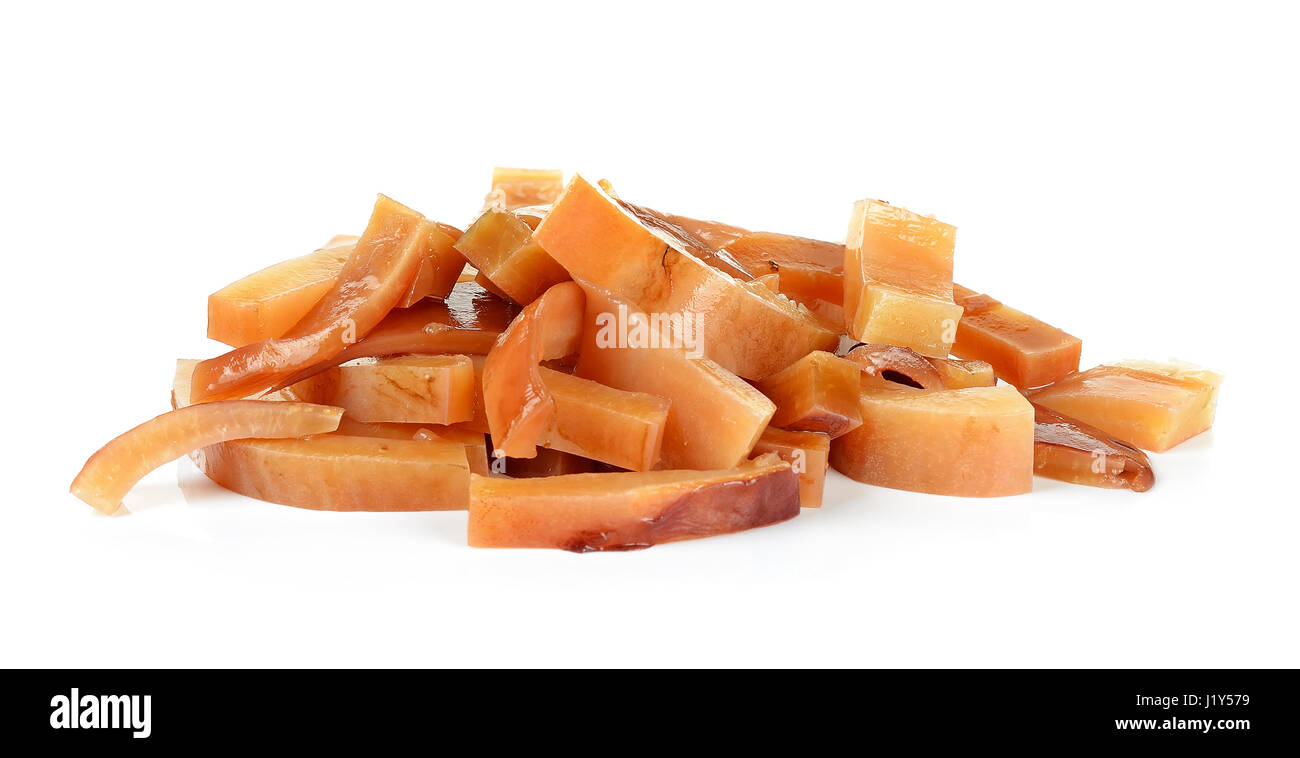 In Scheiben geschnitten, Einweichen Tintenfisch auf dem weißen isoliert. Stockfoto