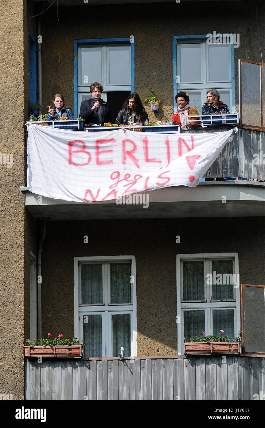 Tausende von linken Aktivisten protestieren Maifeiertag Neonazi-Marsch in Berlin-Prenzlauer Berg Stockfoto