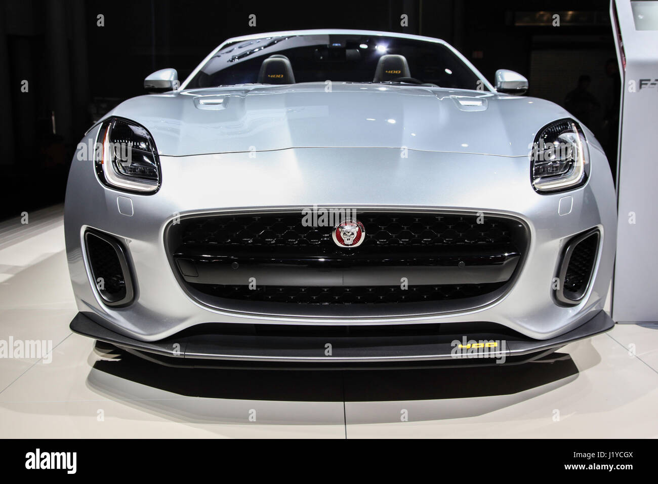 Jaguar F Typ 400 Sport Cabrio auf der New York International Auto Show 2017 im Jacob Javits Center gezeigt. Stockfoto