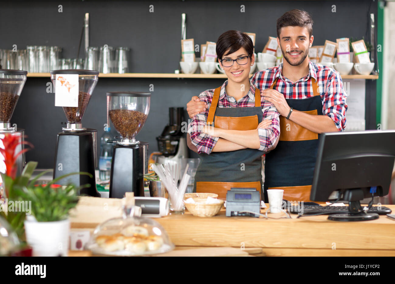 Junges Unternehmen Eigentümer arbeiten Coffee-shop Stockfoto