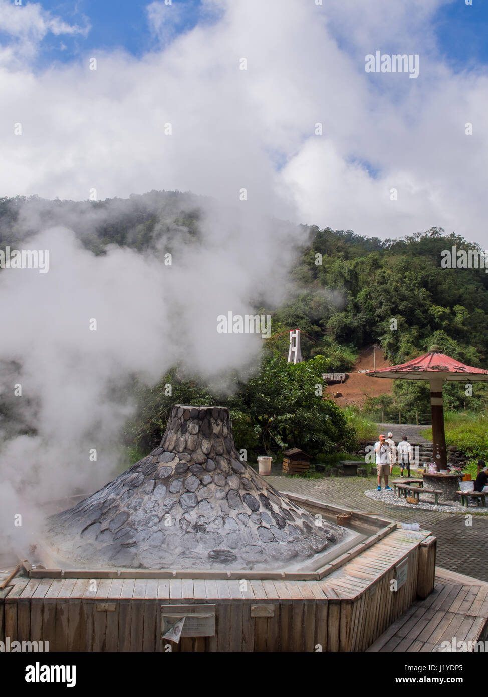 Taiping-Berg, Taiwan - 15. Oktober 2016: Platz zum Kochen ein heißer Frühling Ei der Taipingshan National Forest Recreation Area Stockfoto