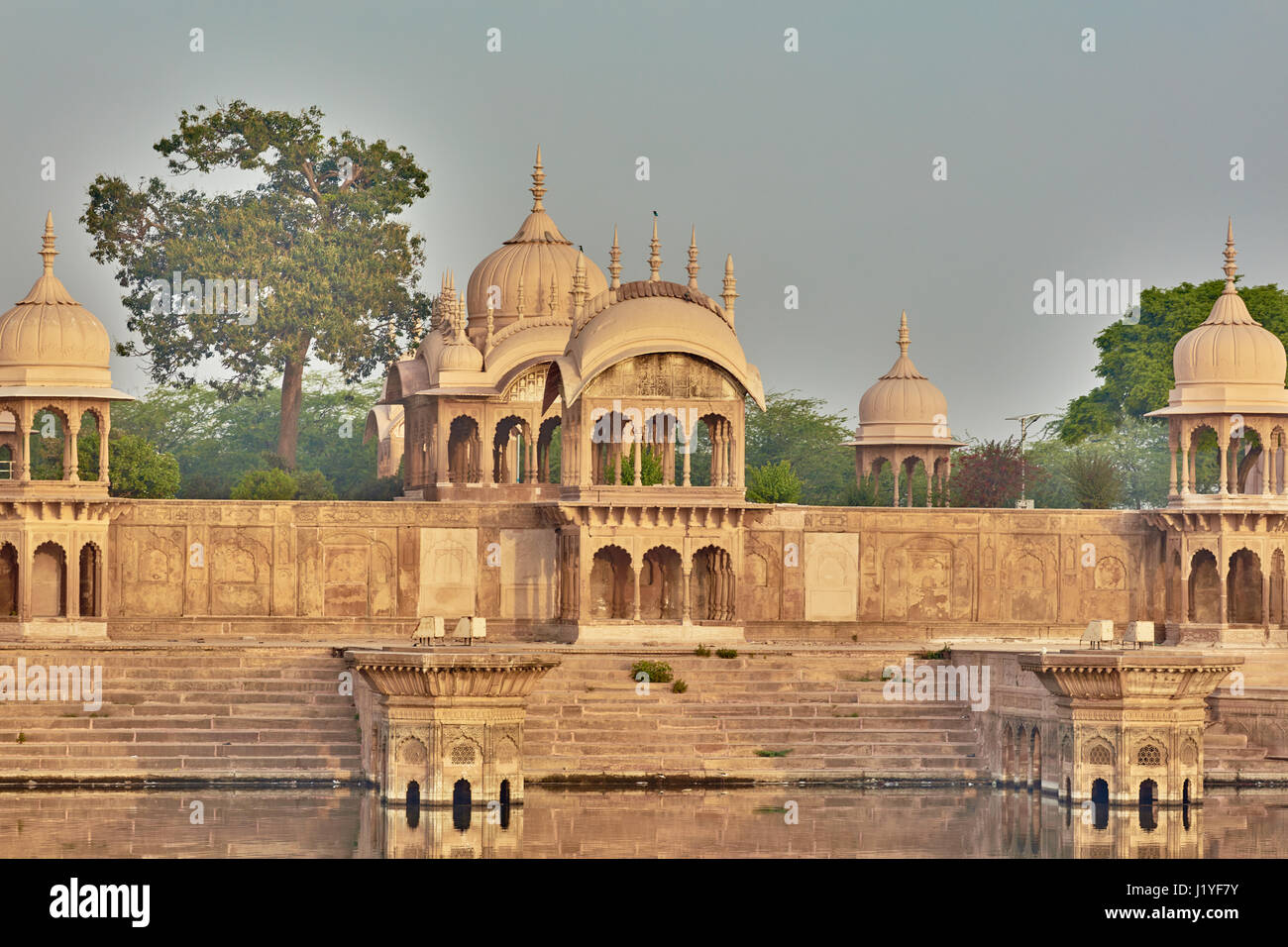 Kusum Sarovar alten verlassenen Tempel in Indien Stockfoto