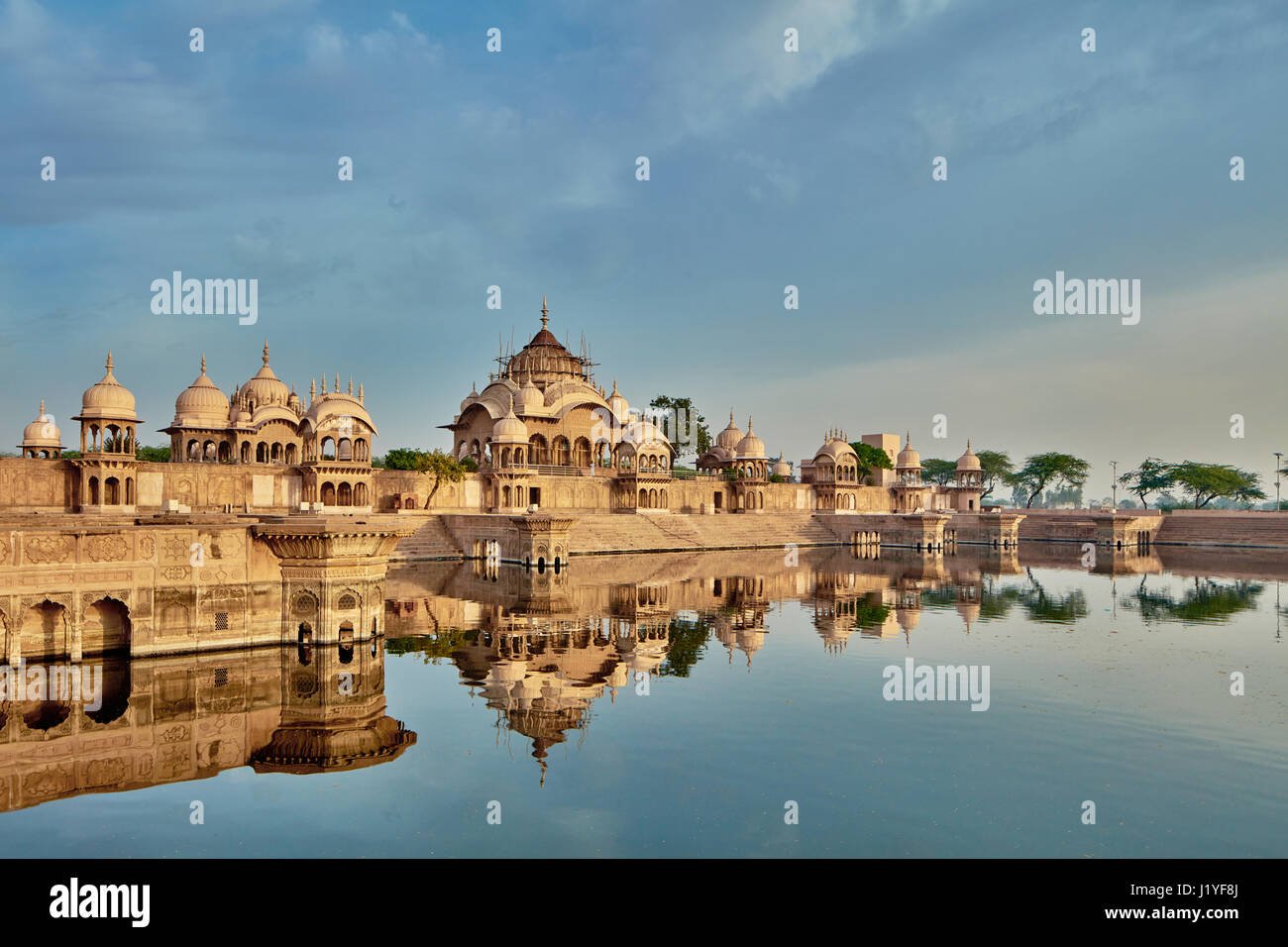 Kusum Sarovar alten verlassenen Tempel in Indien Stockfoto