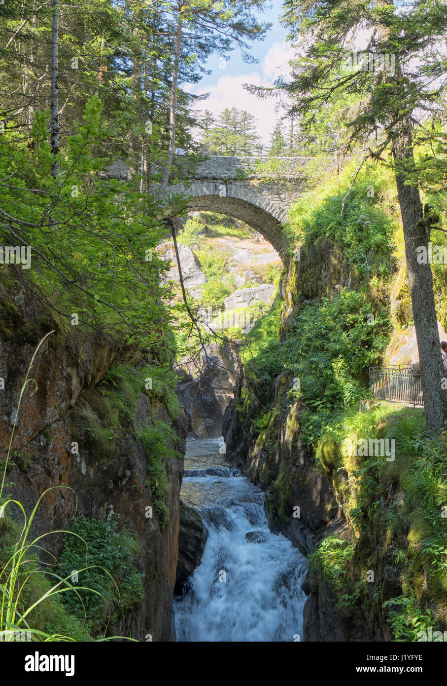 Unter der Brücke von Spanien in Cauterets, französischen Pyrenäen Stockfoto