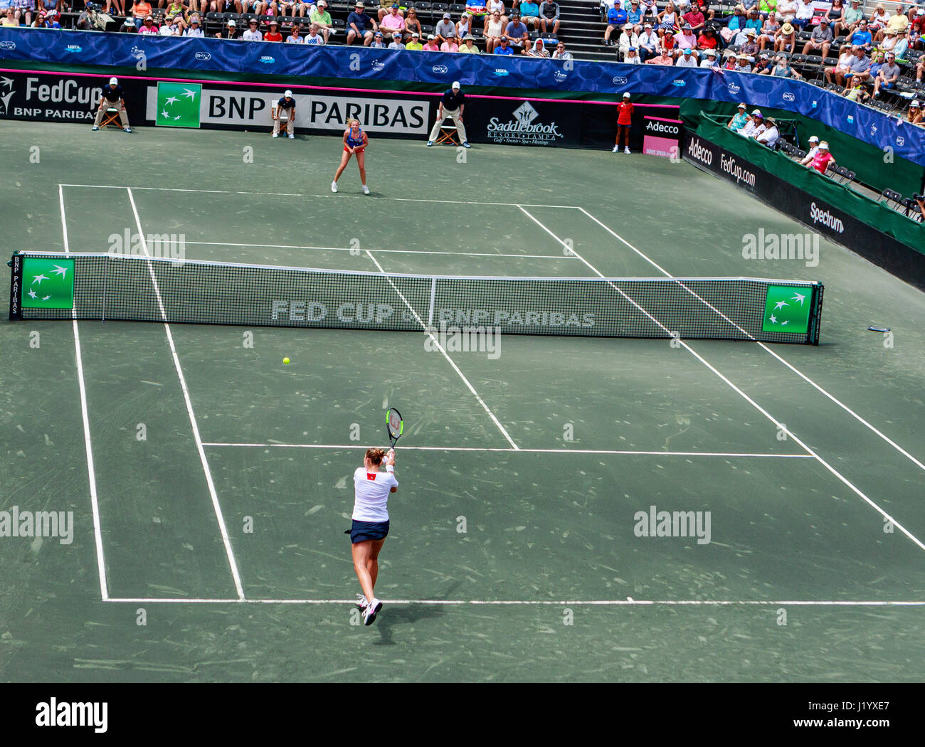 22. April 2017 - Wesley Chapel, Florida, USA - Katerina Siniakova im ersten Spiel mit Shelby Rogers im Fed Cup World Group Halbfinale zwischen der Tschechischen Republik und den Vereinigten Staaten im Saddlebrook Resort. Del Mecum/CSM Stockfoto