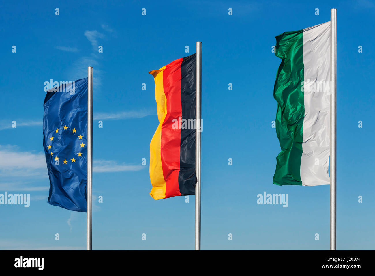 Die Fahnen des Freistaates Sachsen, Deutschland und der Europäischen Union nebeneinander Stockfoto