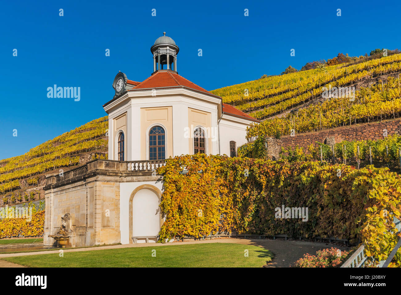 Das Belvedere ist ein Teil der Gärten von Schloss Wackerbarth in