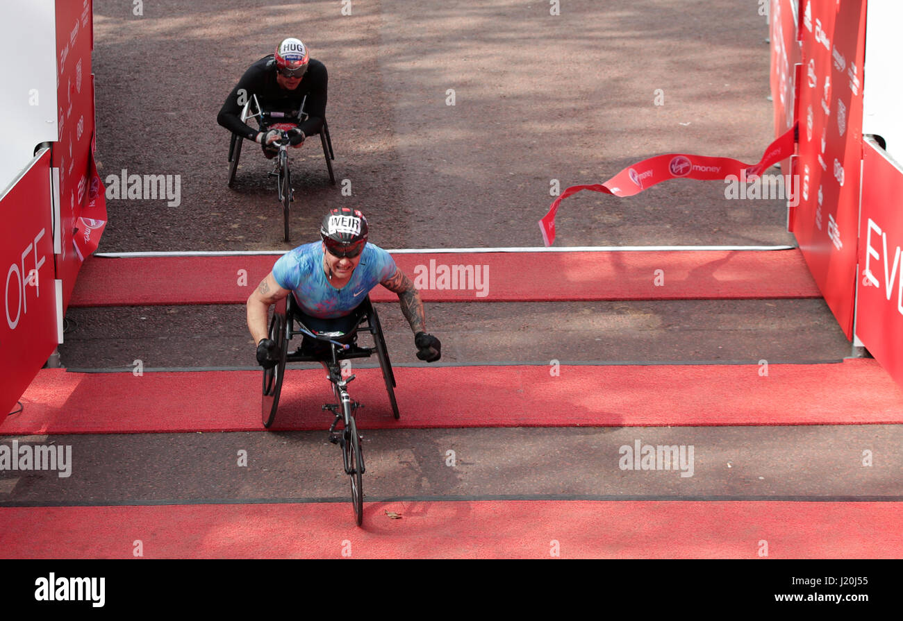 David Weir gewinnt die Männer Rollstuhl Geld Virgin London-Marathon, London. PRESS ASSOCIATION. Bild Datum: Sonntag, 23. April 2017. PA-Geschichte-Leichtathletik-Marathon zu sehen. Bildnachweis sollte lauten: Yui Mok/PA Wire Stockfoto