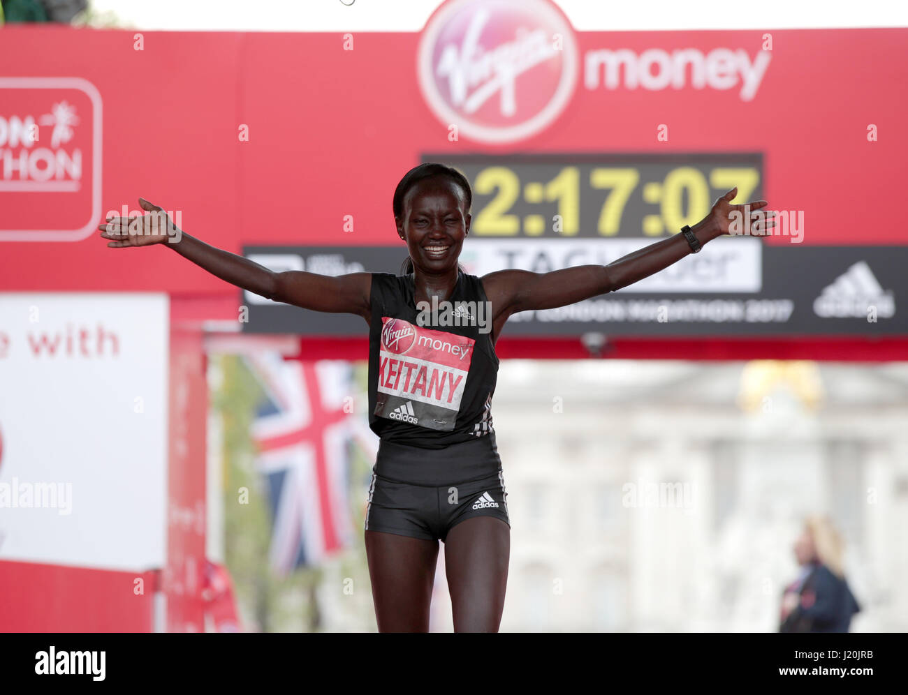 Kemnya's Mary Keitany gewinnt den Women's Virgin Money London Marathon, London. DRÜCKEN SIE ZUORDNUNG. Bilddatum: Sonntag, 23. April 2017. Siehe PA Story Leichtathletik Marathon. Das Foto sollte lauten: Yui Mok/PA Wire Stockfoto