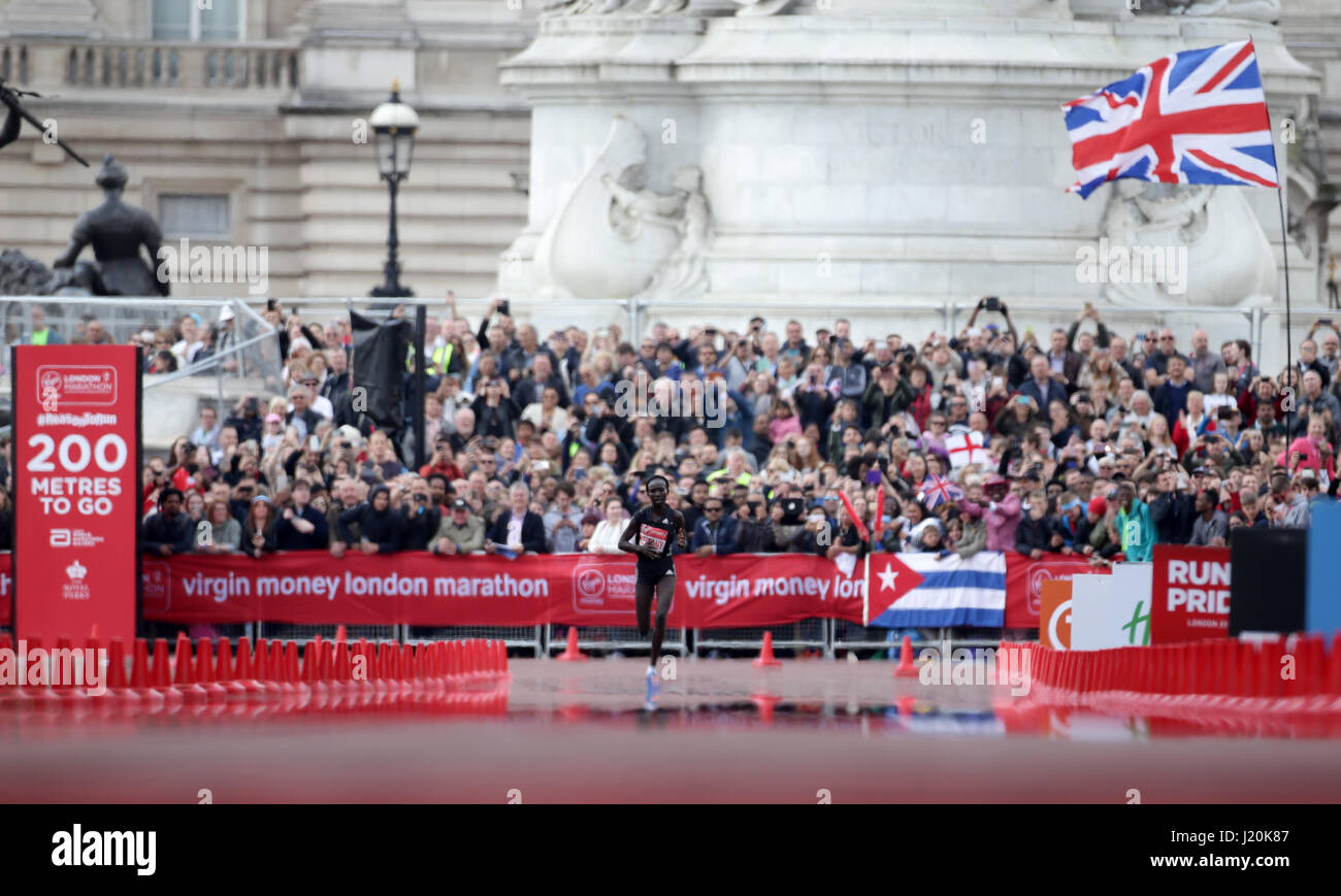 Kenias Mary Keitany gewinnt der Frauen Jungfrau Geld London Marathon, London. PRESS ASSOCIATION. Bild Datum: Sonntag, 23. April 2017. PA-Geschichte-Leichtathletik-Marathon zu sehen. Bildnachweis sollte lauten: Yui Mok/PA Wire Stockfoto