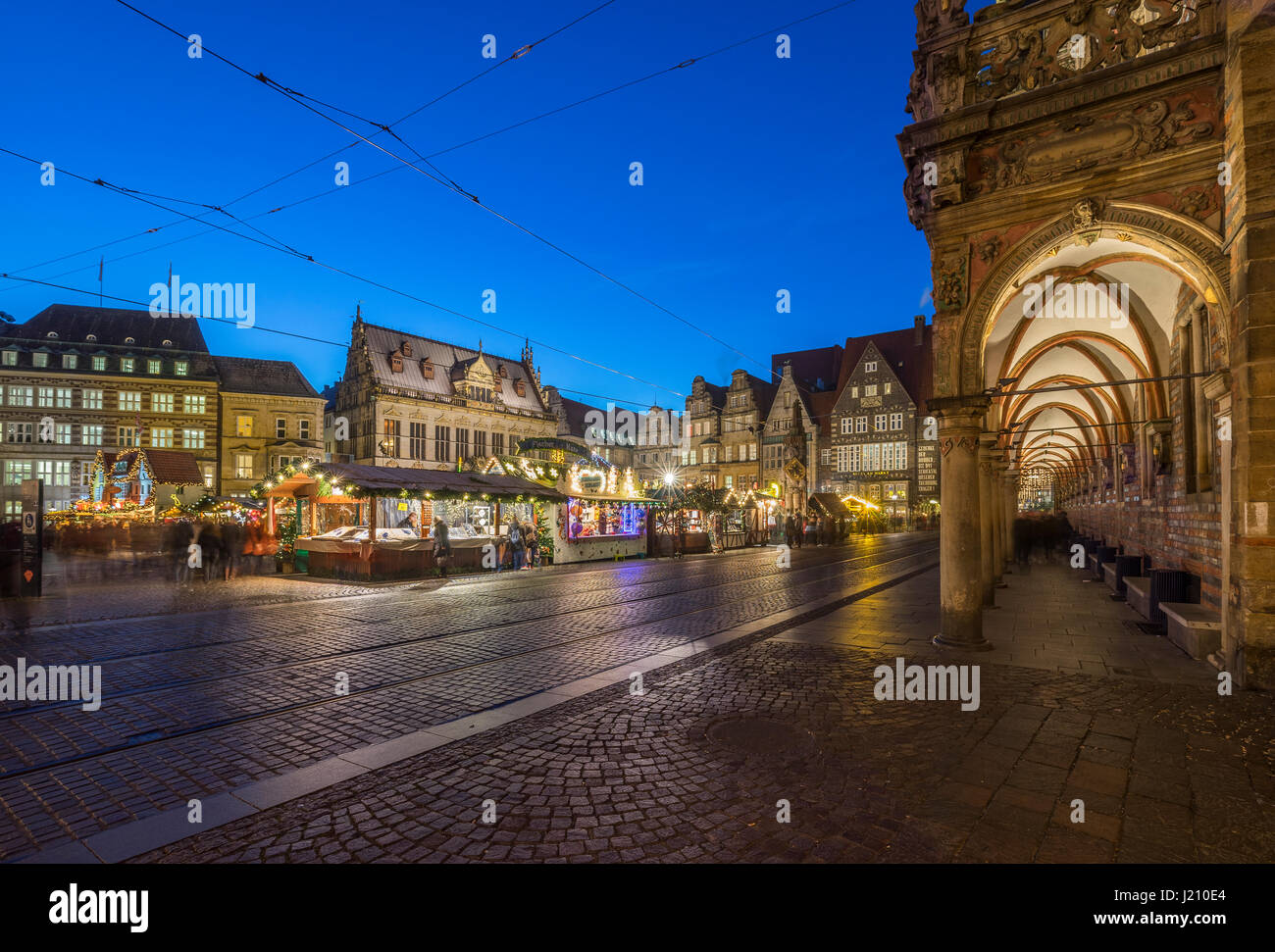 Deutschland, Bremen, Weihnachtsmarkt am Abend Stockfoto
