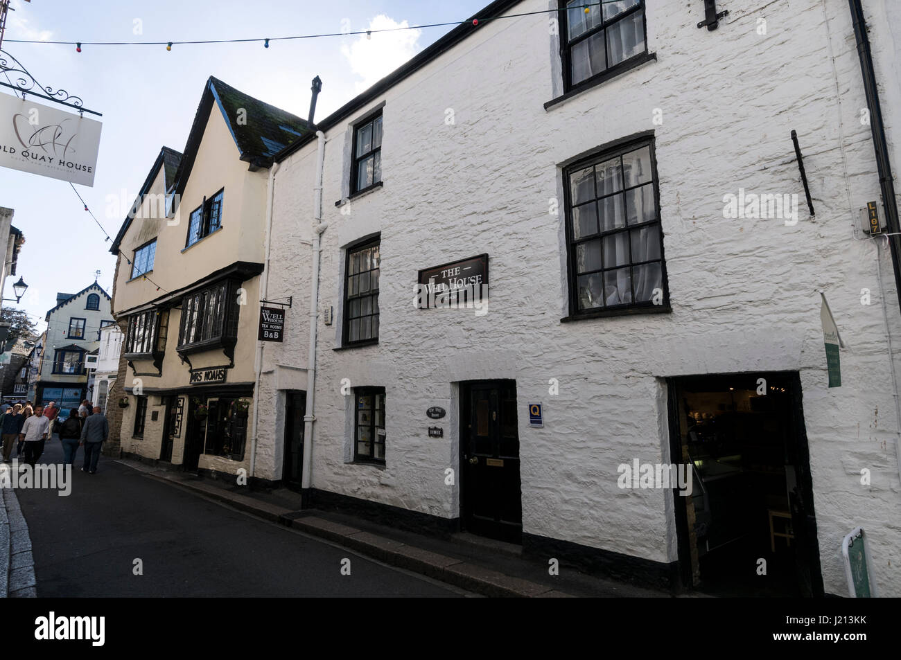 Zwei erhaltene Gebäude in Vorderstraße, Fowey, nachdem französische Truppen überfallen und die Hafenstadt in Cornwalll, England im Jahre 1457 verbrannt Stockfoto