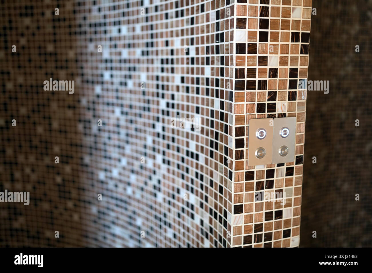 Moderne digitale Dampfbad mit Mosaik-Fliesen Stockfoto