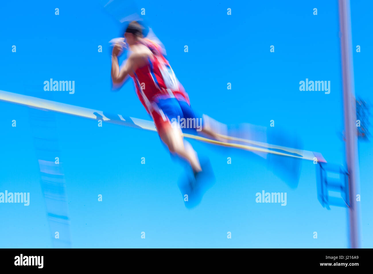 Outdooor jungen Erwachsenen männlichen Stabhochsprung Wettbewerb statt 22. April 2017 auf dem Leichtathletik-Stadion CIAT in Santa Cruz De Tenerife-Stadt Stockfoto