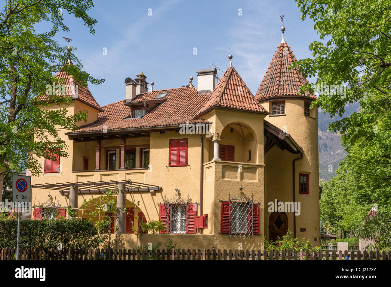 Typisch Südtirol Residenz. Meran, Bozen, Italien. Stockfoto