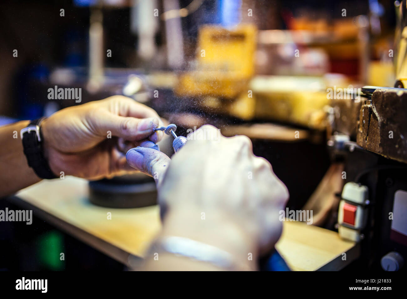 Einatmen von Staub-Teilchen herumfliegen während der Arbeit kann gefährlich sein Stockfoto