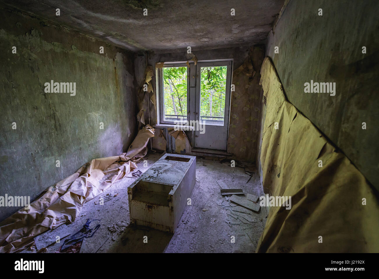 Zimmer in verlassenen Mietshaus in Chernobyl-2 Militärbasis, Chernobyl Nuclear Power Plant Zone der Entfremdung in der Ukraine Stockfoto