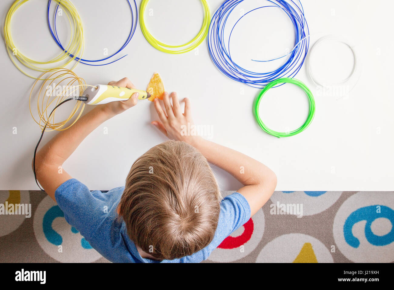 Junge mit 3d Druck Stift. Kreativ, Freizeit, Bildung Technologiekonzept Stockfoto