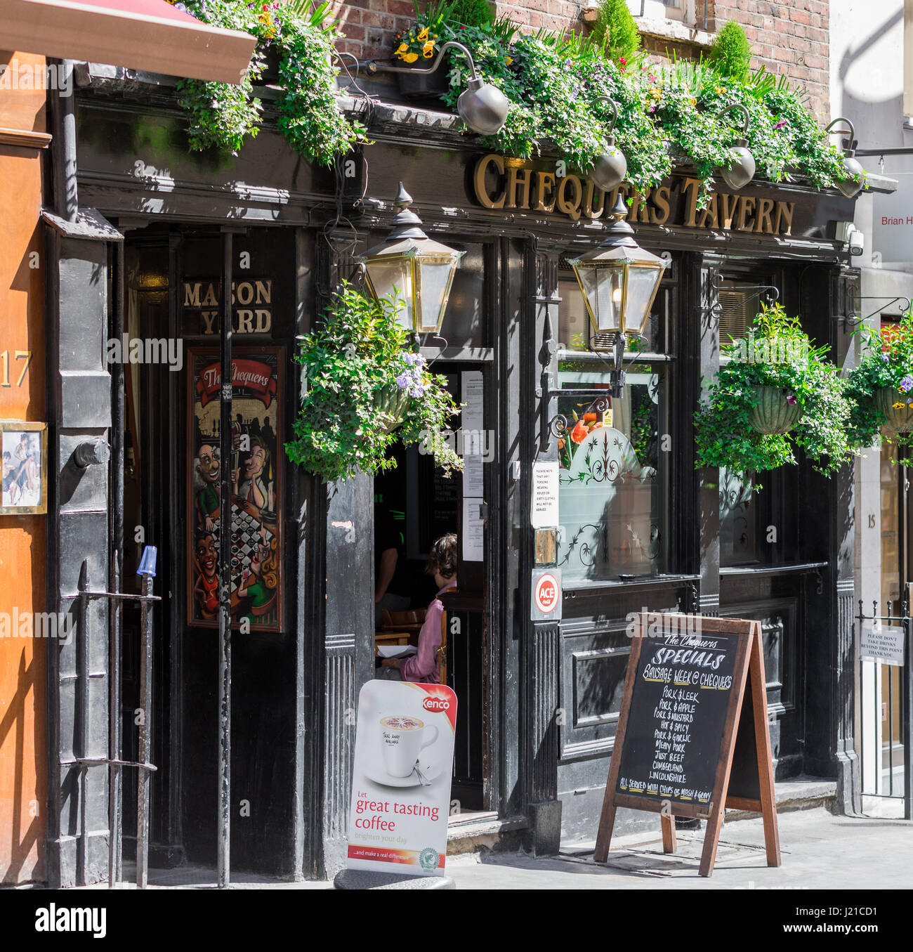 Chequers Taverne, ein Pub in London, England, Grossbritannien Stockfoto