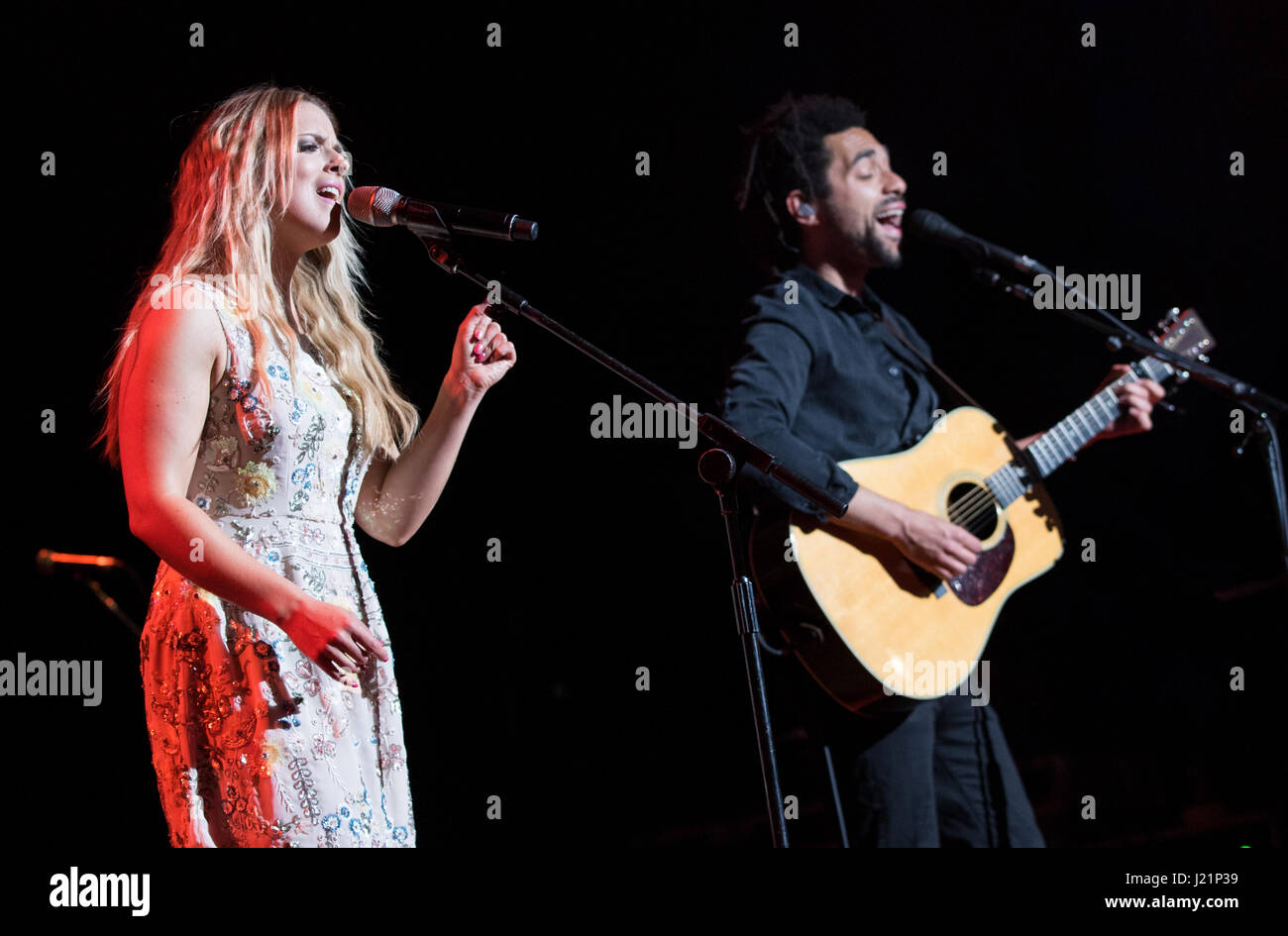 Bournemouth, UK. 23. April 2017. Die Shires Leben im The Pavilion, Bournemouth. Bildnachweis: Charlie Raven/Alamy Live-Nachrichten Stockfoto