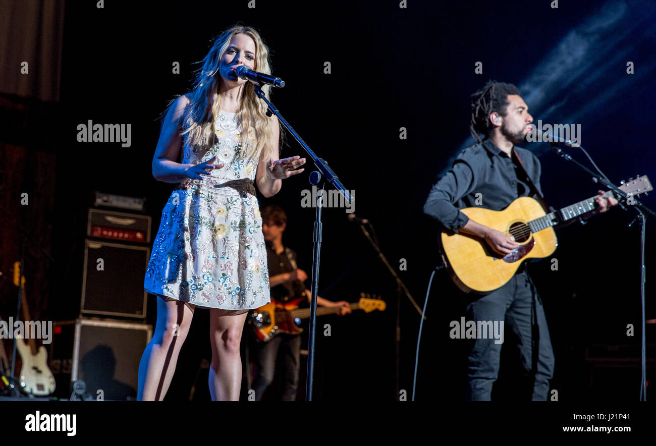 Bournemouth, UK. 23. April 2017. Die Shires Leben im The Pavilion, Bournemouth. Bildnachweis: Charlie Raven/Alamy Live-Nachrichten Stockfoto