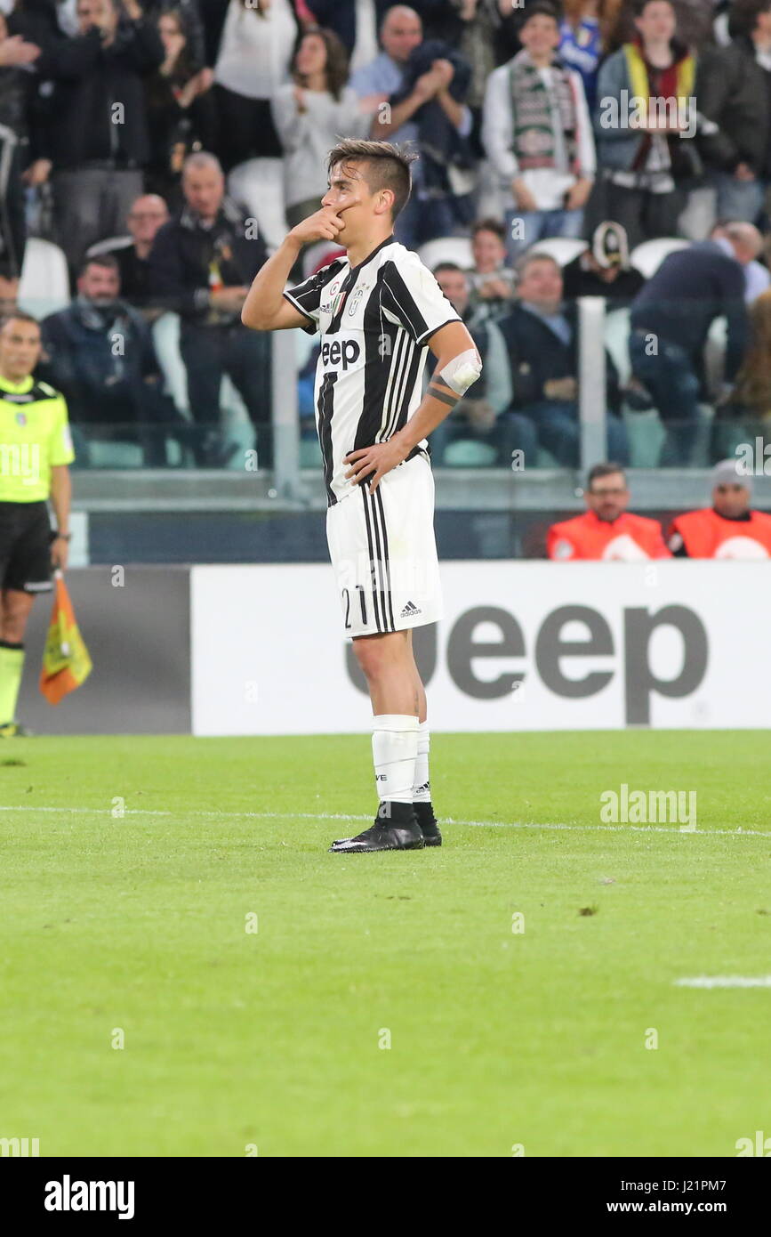 Turin, Italien. 23. April 2017. Paulo Dybala (Juventus FC) feiert nach während der Serie A Fußballspiel zwischen Juventus Turin und Genua FC Juventus Stadium am 23. April 2017 in Turin, Italien. Bildnachweis: Massimiliano Ferraro/Alamy Live-Nachrichten Stockfoto