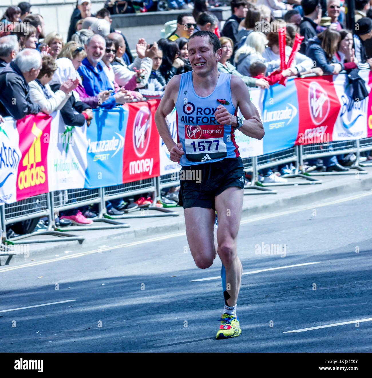 St James' Park, London, UK. 23 Apr, 2017. Tausende Teil in der 37 London Marathon Credit: Alan Fraser/alamy leben Nachrichten Stockfoto