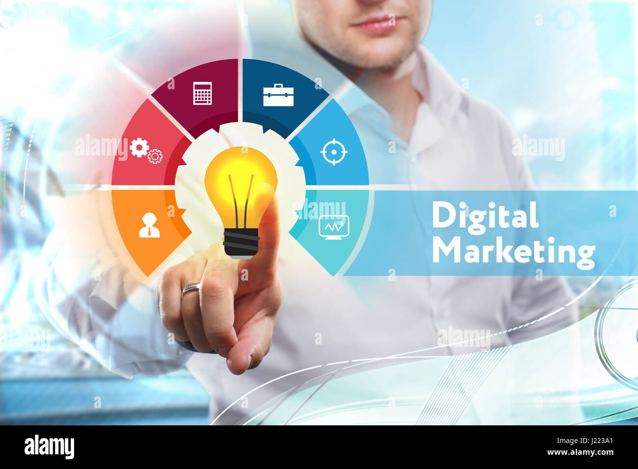 Business, Technologie, Internet und Netzwerk-Konzept. Junger Mann zeigte auf Marketing-Konzept. Der Geschäftsmann nutzt innovative Technologien. Stockfoto