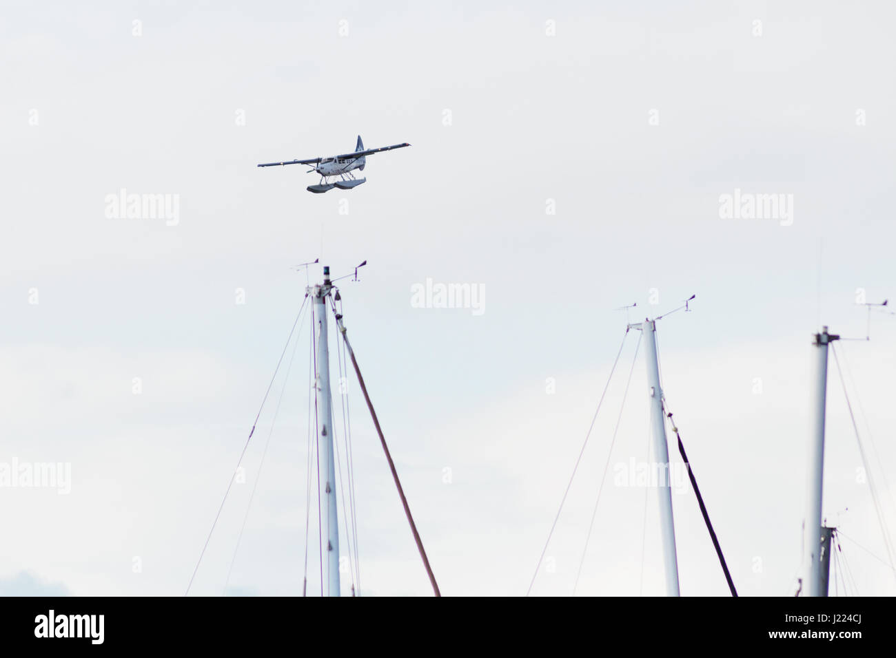 Wasserflugzeug kommt zur Landung im Hafen von Victoria.   Victoria BC Kanada Stockfoto
