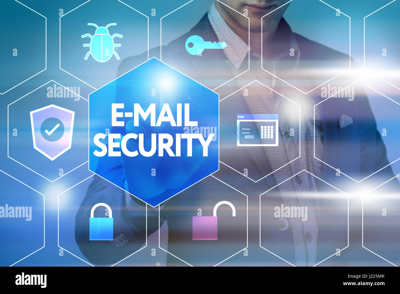 Business, Technologie, Internet und Networking-Konzept. Geschäftsmann drückt eine Taste auf der virtuellen Bildschirm e-Mail-Sicherheit Stockfoto