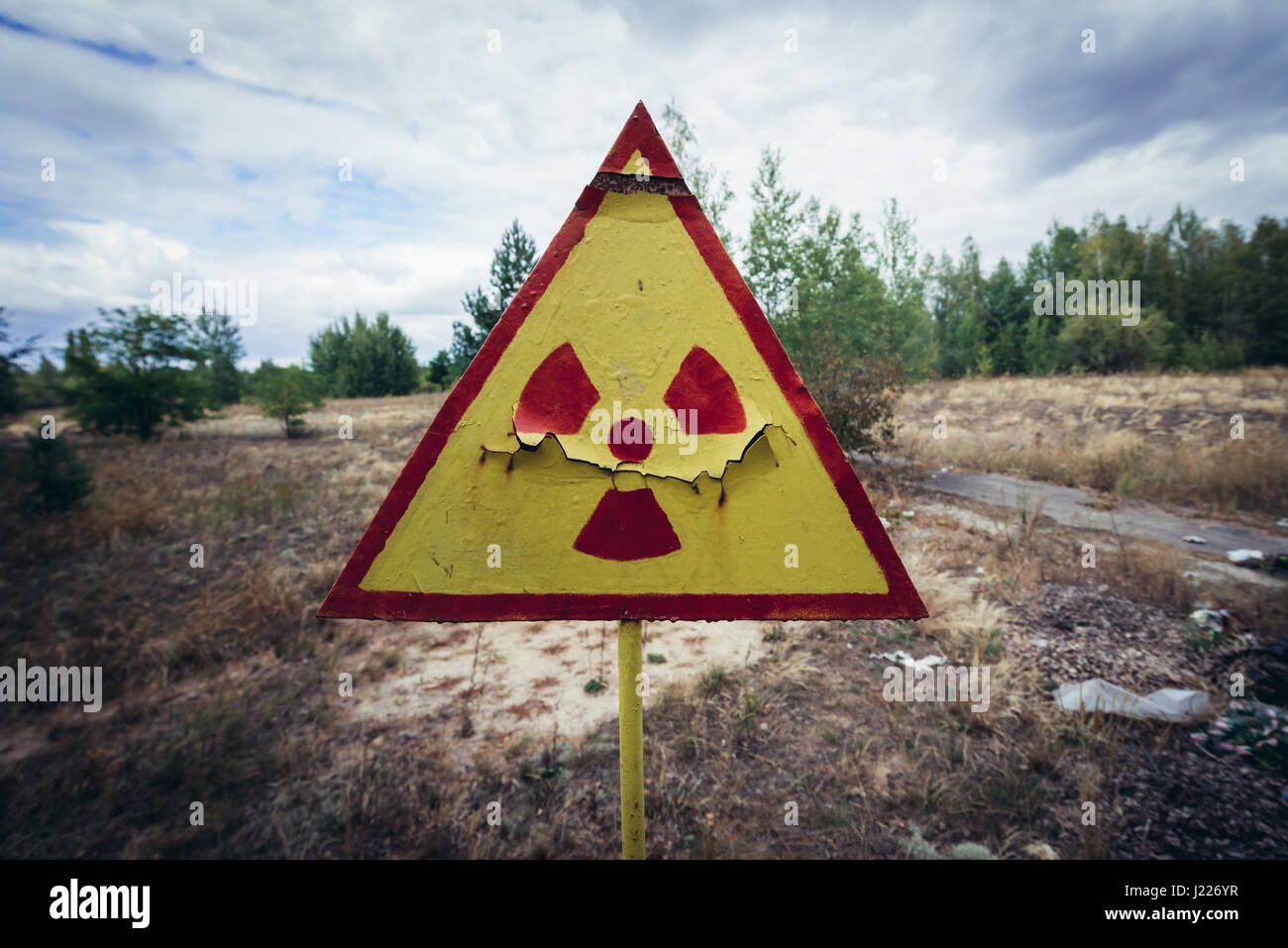 Radioaktivität melden Sie auf einem Friedhof in Pripyat Geist Stadt von Tschernobyl Nuclear Power Plant Zone der Entfremdung in der Ukraine Stockfoto