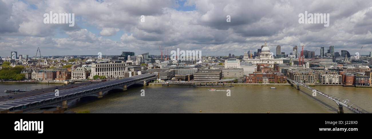 London Panorama Skyline von Tate Modern einschließlich St-Paul-Kathedrale und der Themse. Stockfoto