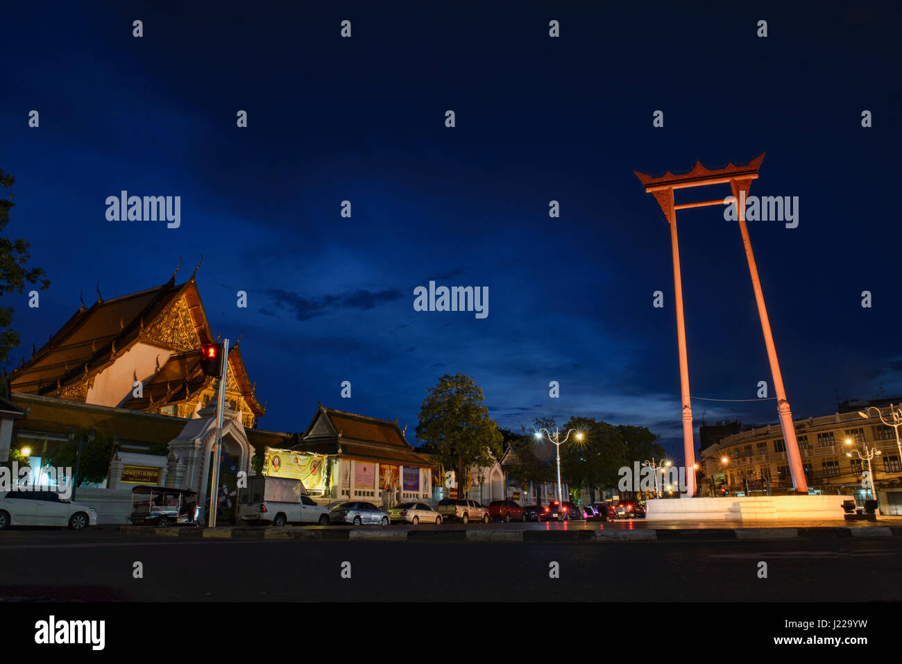 Der Giant Swing während der blauen Stunde in Bangkok, Thailand Stockfoto