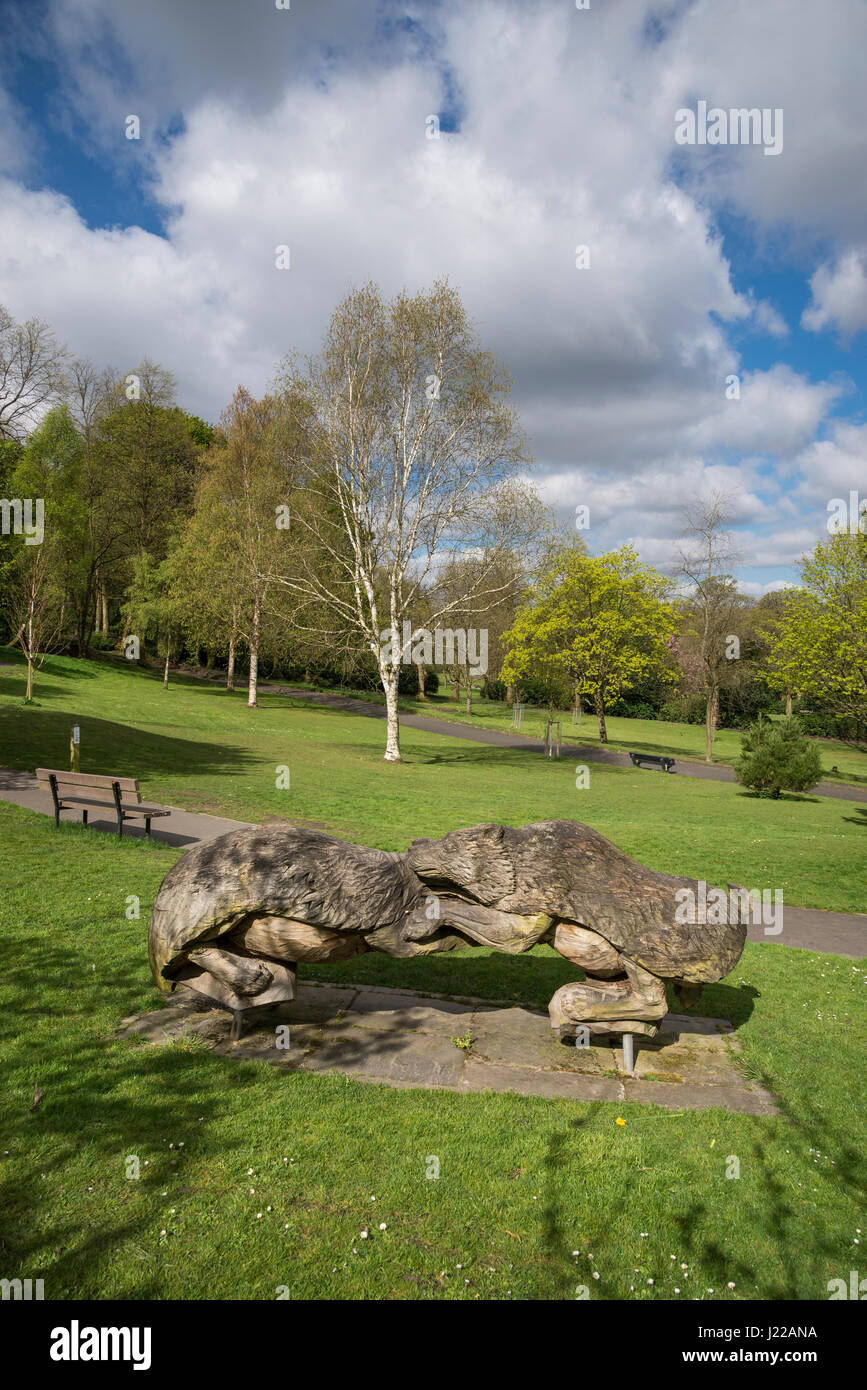 Geschnitzte Holzskulpturen der Dachse Cheetham Park Stalybridge, Greater Manchester, England Stockfoto