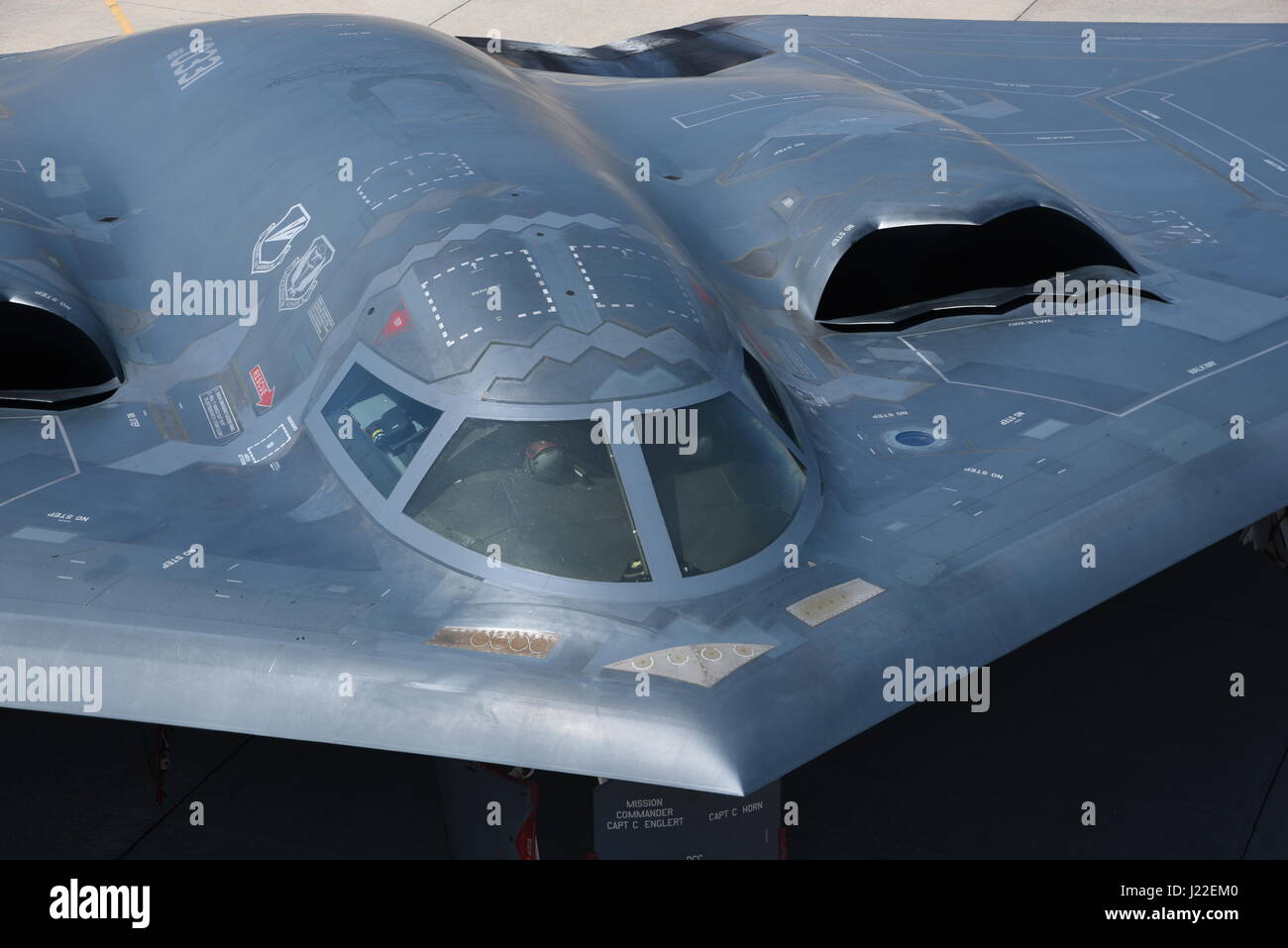 B-2A, serial #88-0331, "Spirit of South Carolina" des 509. Bombe Flügels, Air Force Global Strike Command, auf der Rampe Parkplatz bei Tinker Air Force Base in Oklahoma, bei einem Besuch 11. April 2017. Die B-2A "Tarnkappenbomber" besuchte die Basis um Hunderte von Personen, die Arbeiten zur direkten Unterstützung des Programms Flugzeuge durch kontinuierliche Software-Upgrades in Person zu sehen und besser zu verstehen, die Flugzeuge Rolle bei der Verteidigung der Nation zu ermöglichen. (U.S. Air Force Photo/Greg L. Davis) Stockfoto