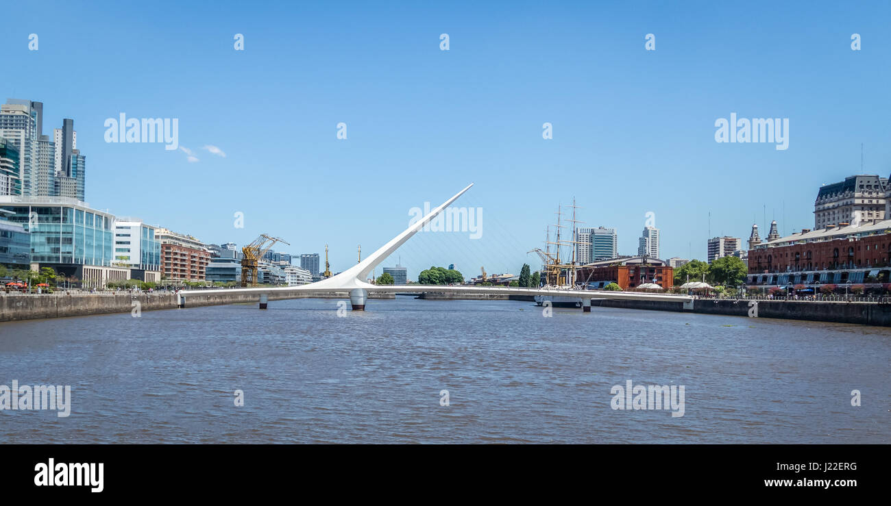 Puerto Madero und Puente De La Mujer (Womens Brücke) - Buenos Aires, Argentinien Stockfoto