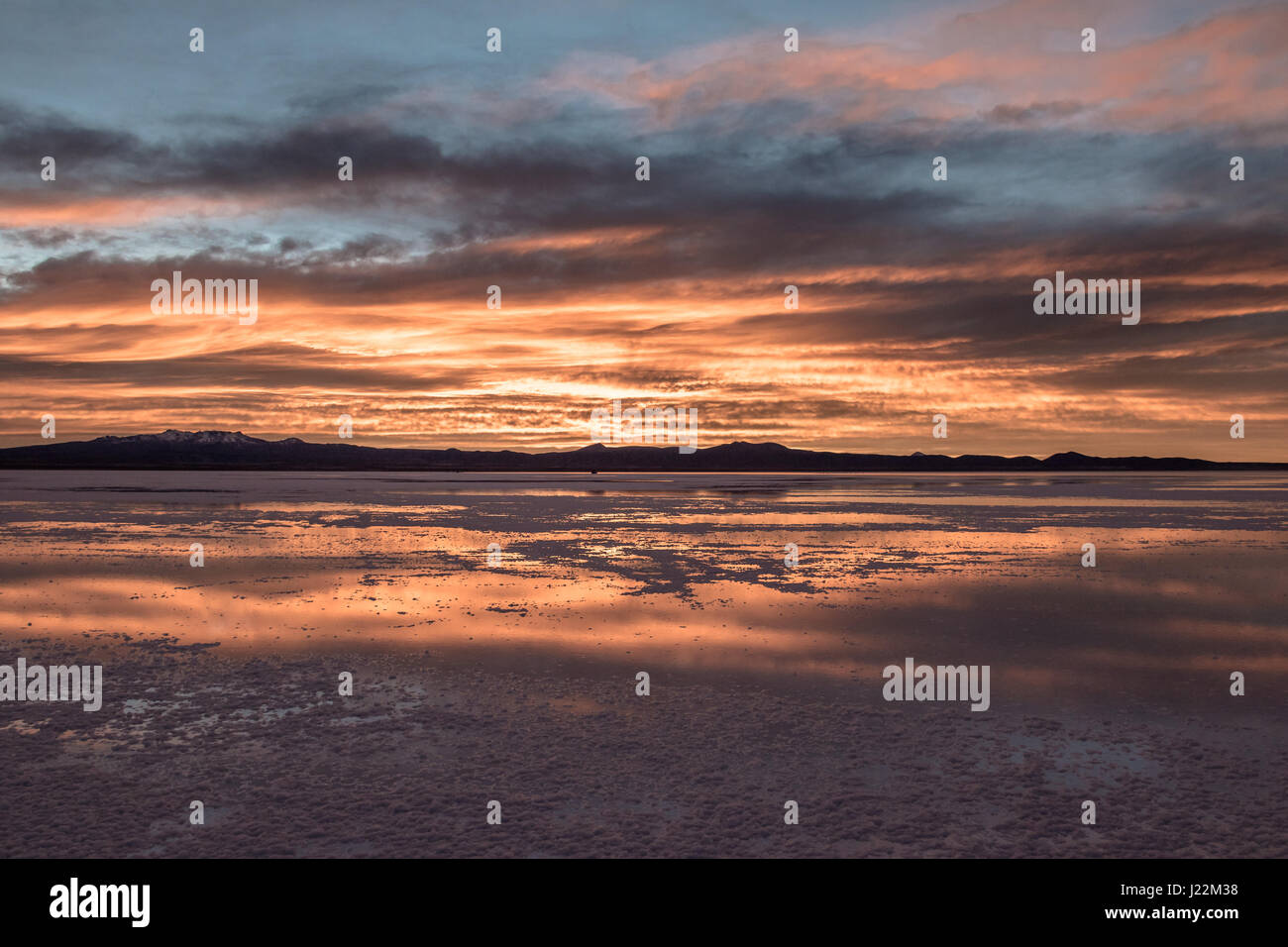 Sonnenaufgang am Salar de Uyuni Salz flach - Abteilung Potosi, Bolivien Stockfoto