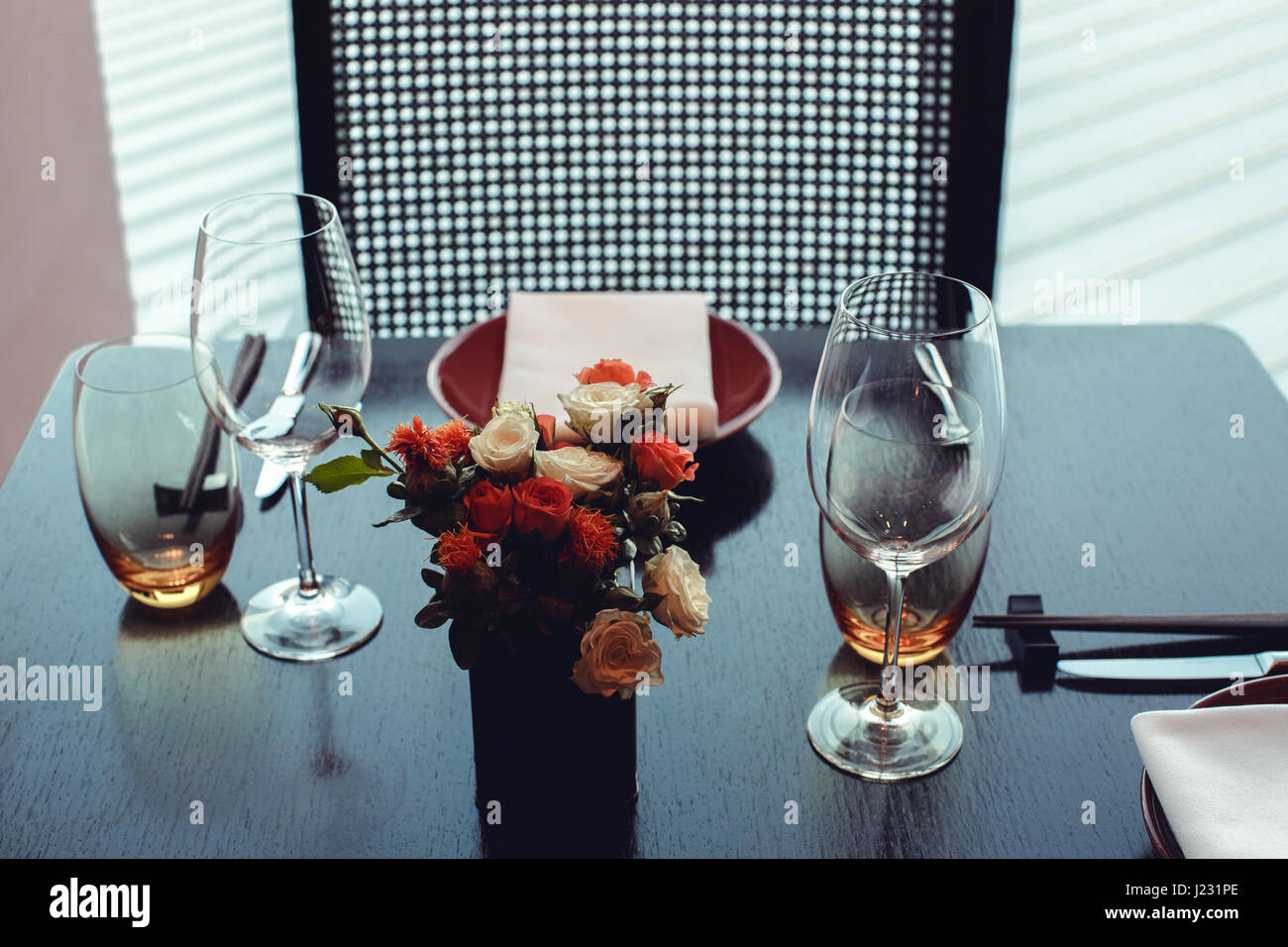 Bedient und dekorierten Tisch im restaurant Stockfoto