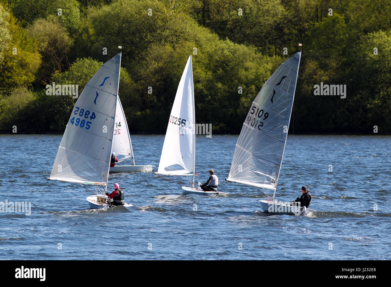 Segeln Sie Boote auf See Pennington Flash, Leigh, Lancashire, UK Stockfoto